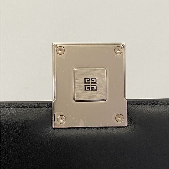 Givenchy Medium 4G Quilted Crossbody Bag in Lambskin Leather - Picture 12 of 16